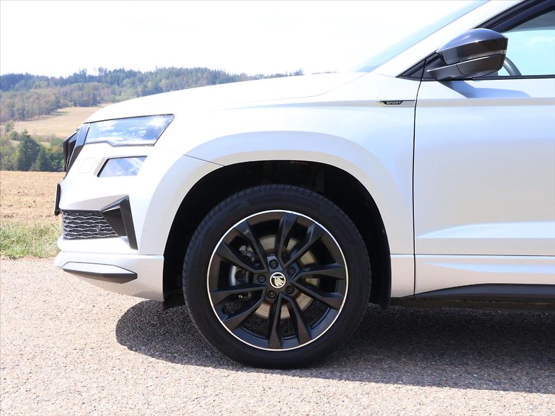 Škoda Karoq 1,5 TSI 110kW DSG Sportline - fotka 21 z 28