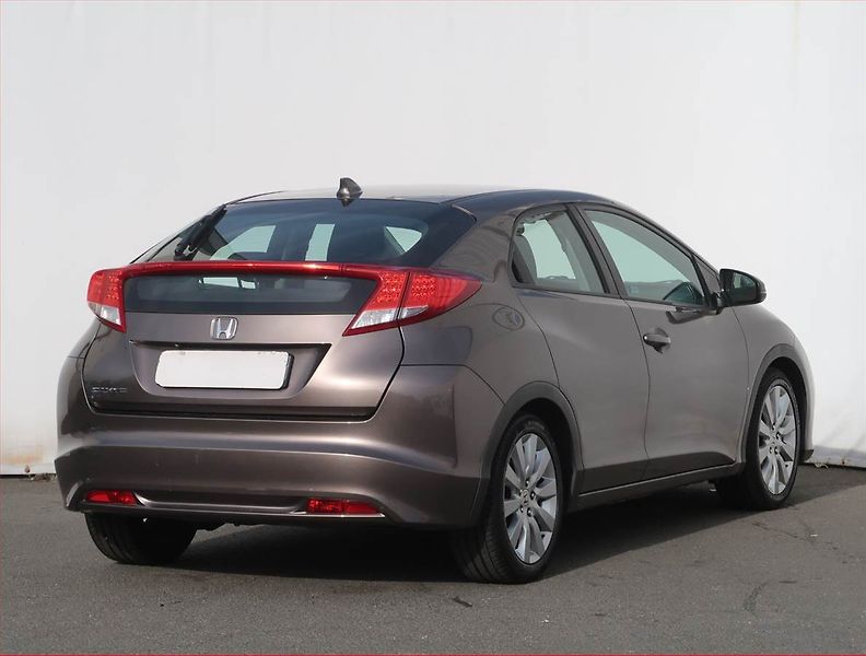 Honda Civic (2012) 1.4 i-VTEC, Tempomat - fotka 5 z 18
