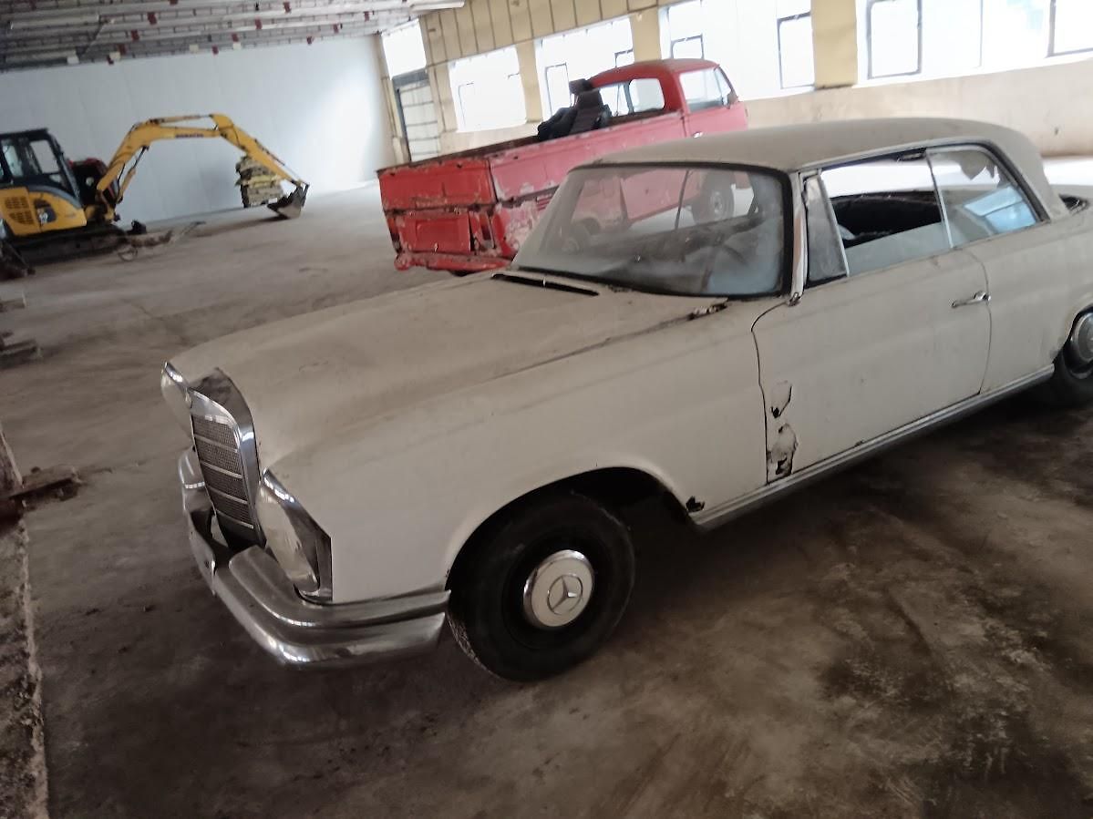 Mercedes-Benz 220