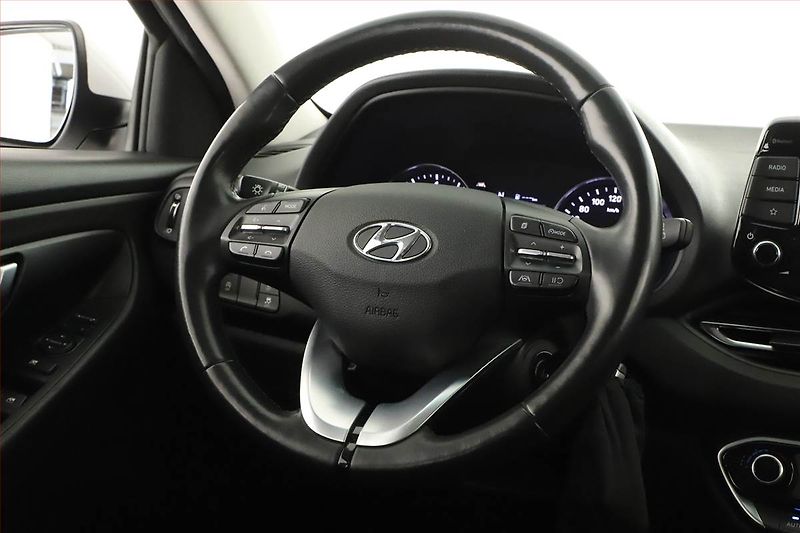 Hyundai i30 (2021) 1.5 T-GDI MHEV, ČR,1.maj - fotka 12 z 14