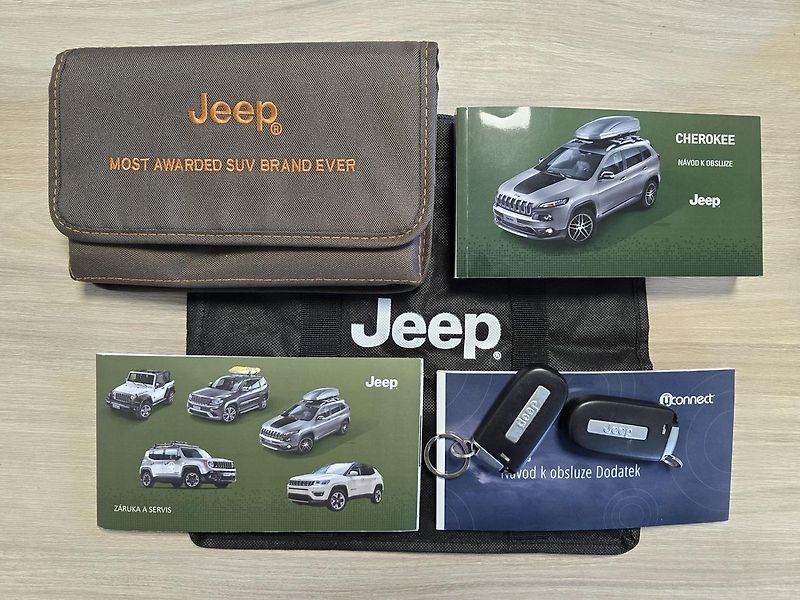 Jeep Cherokee 147kW 4x4 LIMITED KŮŽE NAV - fotka 43 z 49