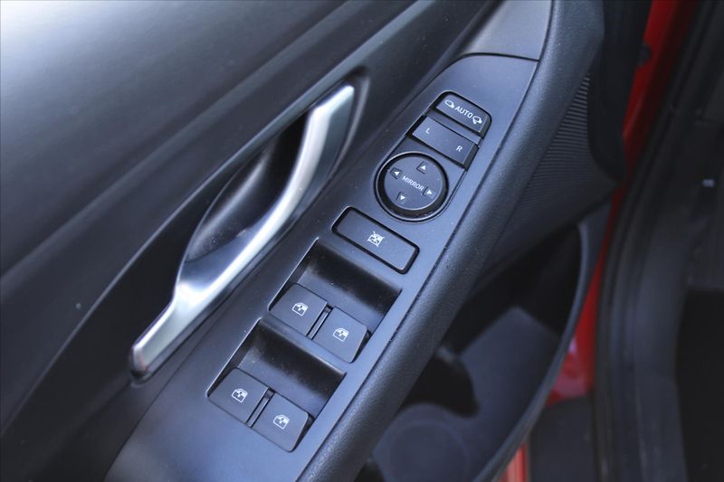 Hyundai i30 1.4 T-GDI ALL INCLUSIVE ČR - fotka 23 z 23