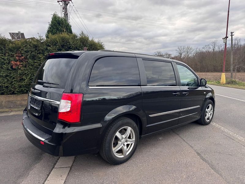 Chrysler Town & Country (2014) 3,6 RT Penta DVD 2014 - fotka 4 z 23