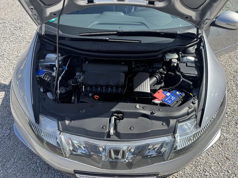 Honda Civic (2006) 1,4i-VTEC,SPORT,rezervace - fotka 26 z 36