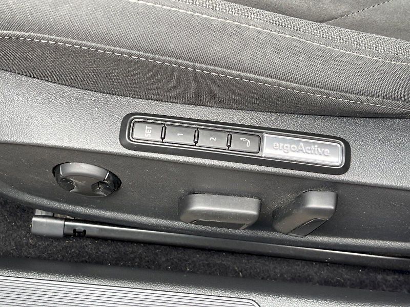 Volkswagen Golf (2022) 1,5 eTSI 110 kW DSG Style Plus - fotka 22 z 30