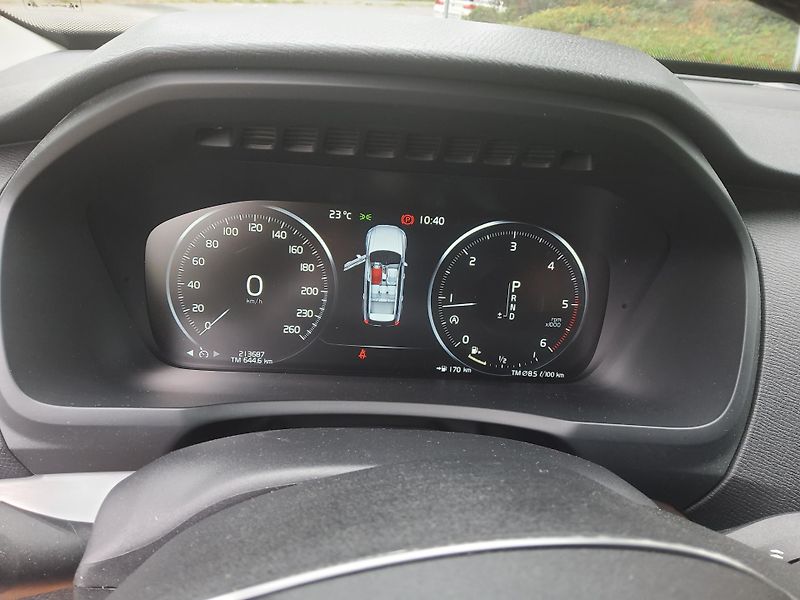 Volvo XC90 (2015) Momentum 2.0 D5 AWD 165 kW - fotka 18 z 34