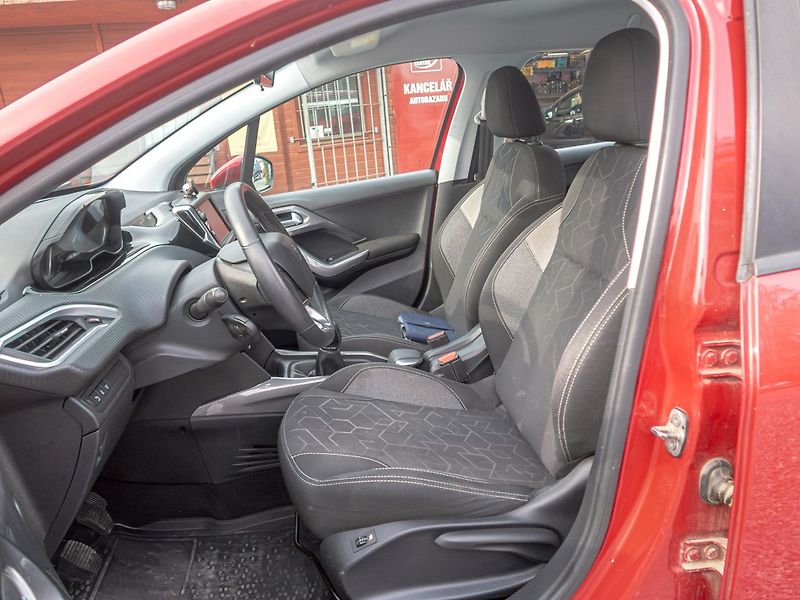 Peugeot 2008 (2017) ČR 1.2T 81KW – 88.359KM - fotka 14 z 41