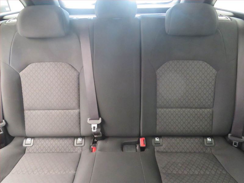 Kia Ceed (2022) Silver 1.5 T-GDI MHEV - fotka 10 z 16