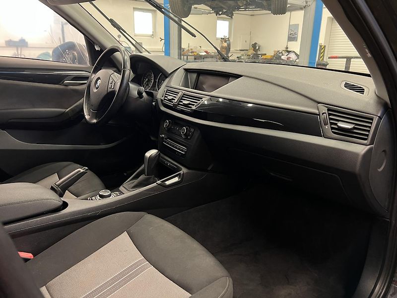 BMW X1 E84 23D 2.0D 150kW XDRIVE - fotka 7 z 13