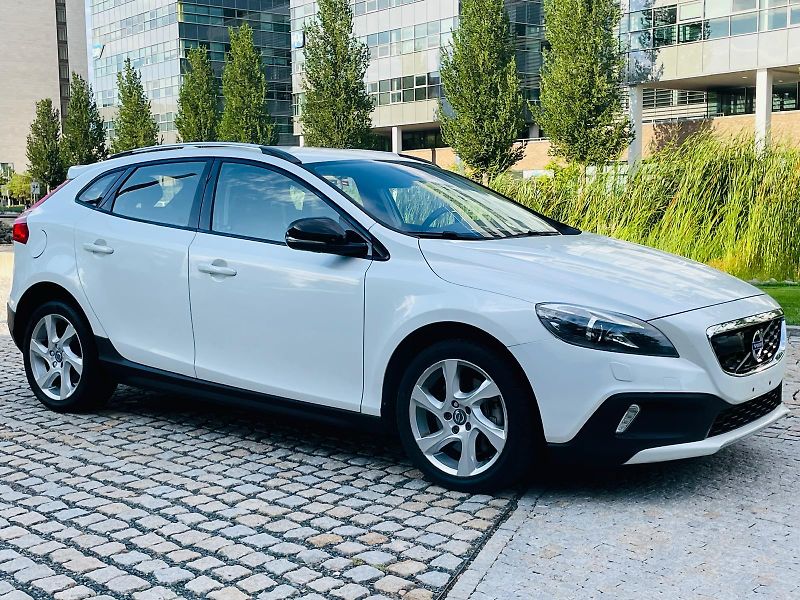 Volvo V40 2.0i AUT 1MAJITEL CROSS COUNTR - fotka 9 z 49