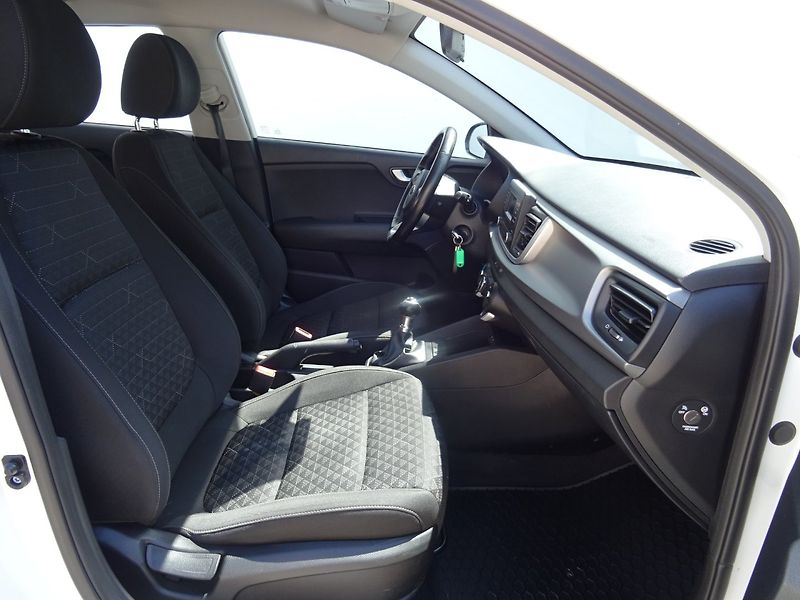Kia Rio (2019) 1.2i,61kW,1majČR,S.kni,klima - fotka 12 z 21