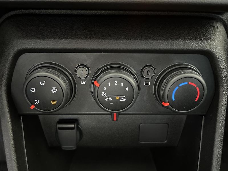 Dacia Sandero 1,0   ČR,1.MAJITEL,ZÁRUKA 3/20 - fotka 20 z 27