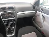 Škoda Octavia (2009) Ambiente 1.4 TSI, Tempomat - náhled 8