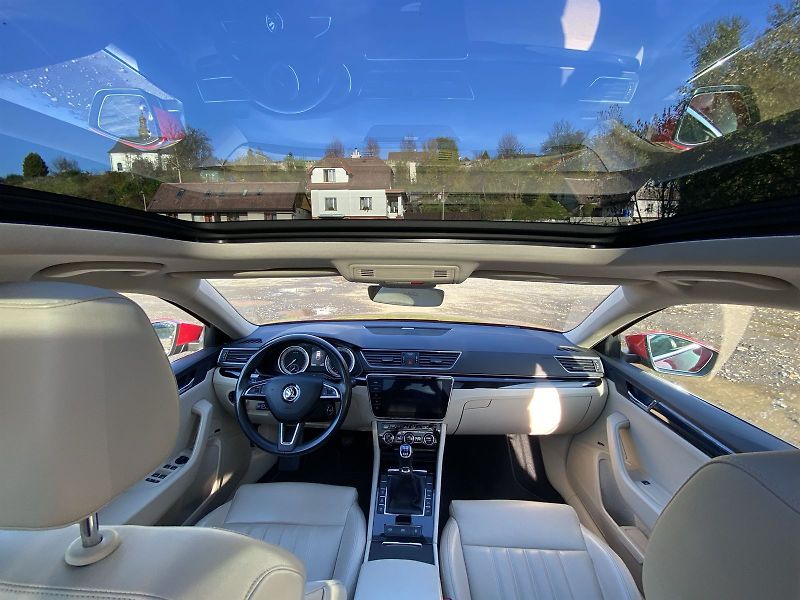 Škoda Superb (2018) Combi III 2.0 TDI 4x4 L&K - fotka 40 z 49