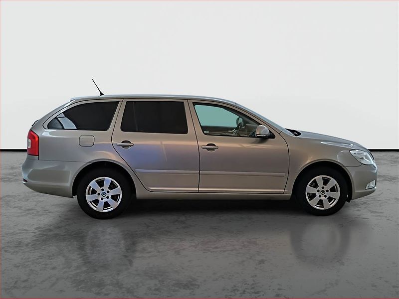Škoda Octavia (2011) 2.0 TDI, Serv.kniha, Xenony - fotka 6 z 16