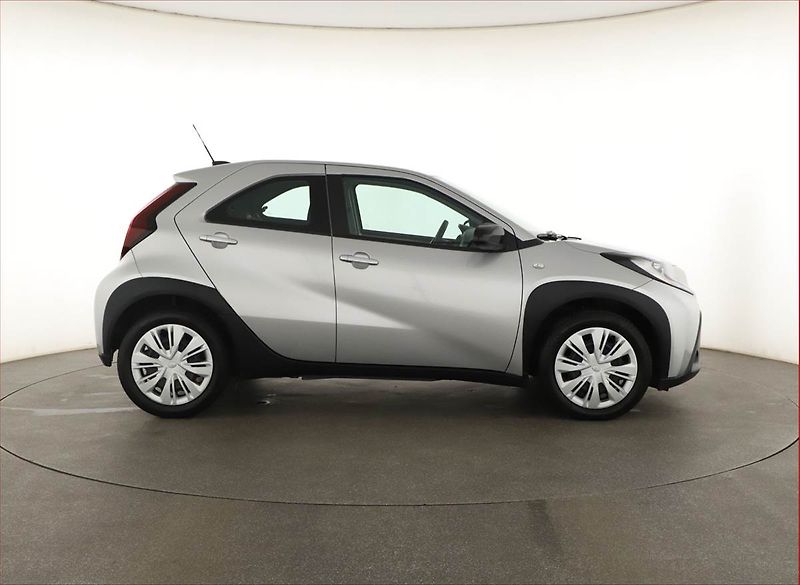 Toyota Aygo (2023) 1.0, Automat, ČR,1.maj - fotka 6 z 17