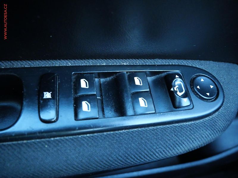 Peugeot 307 (2006) 1.6 HDI, AC, TZ, panor. - fotka 14 z 21