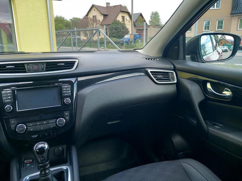 Nissan Qashqai (2014) MAX.VÝBAVA ! PO VELKÉM SERVISE - fotka 24 z 37