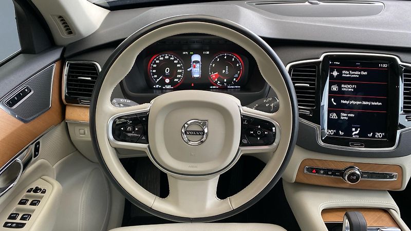 Volvo XC90 MOMENTUM PRO, B5 AWD, 184+10 k - fotka 11 z 30