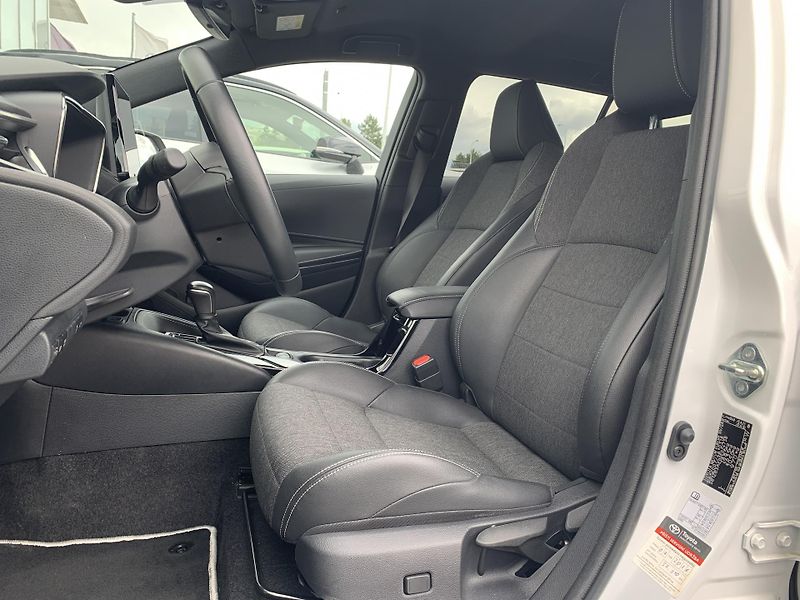 Toyota Corolla TS STYLE 1.8 HEV 103kW e-CVT - fotka 18 z 29