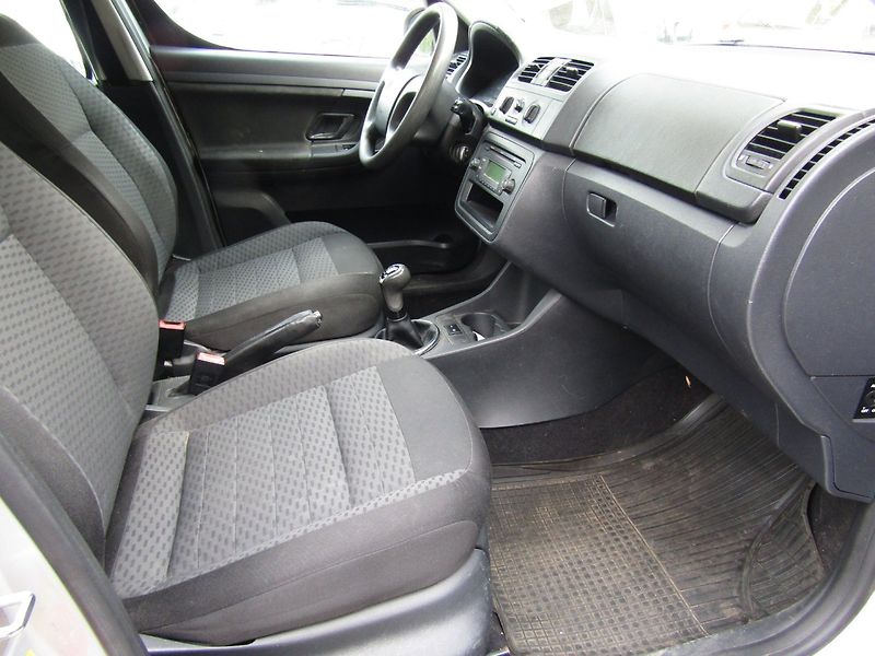 Škoda Roomster (2011) 1.6 TDI 66kW - fotka 26 z 36