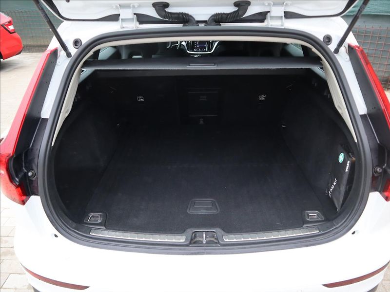 Volvo V60 2,0 CrossCountry AWD Po rozvod - fotka 21 z 34