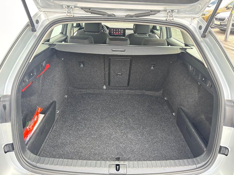 Škoda Octavia (2023) Combi 1.5 TSI 110kW Style - fotka 34 z 35