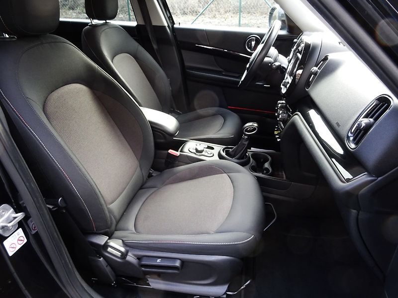 Mini Countryman Cooper 1.5 SE ALL4 A/T Hybrid - fotka 25 z 35
