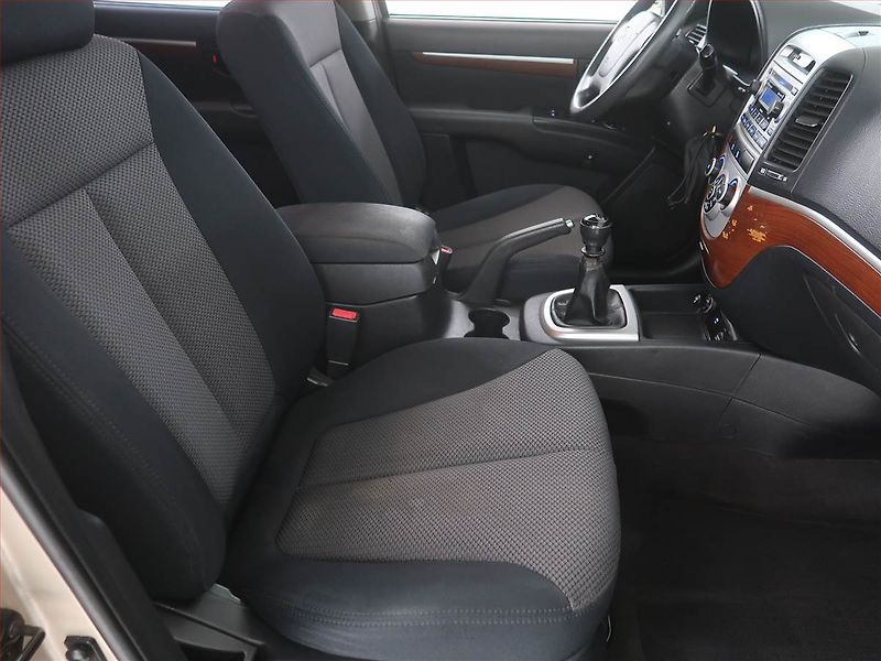 Hyundai Santa Fe (2006) 2.2 CRDi, 4X4, dobrý stav - fotka 9 z 15