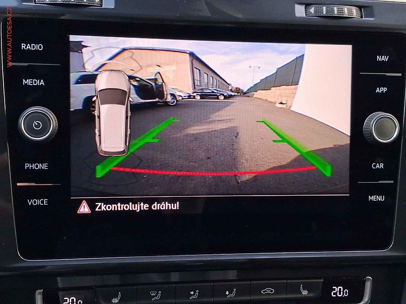 Volkswagen Golf (2020) 2.0 TDi, R-Line, DSG, navi - fotka 18 z 20