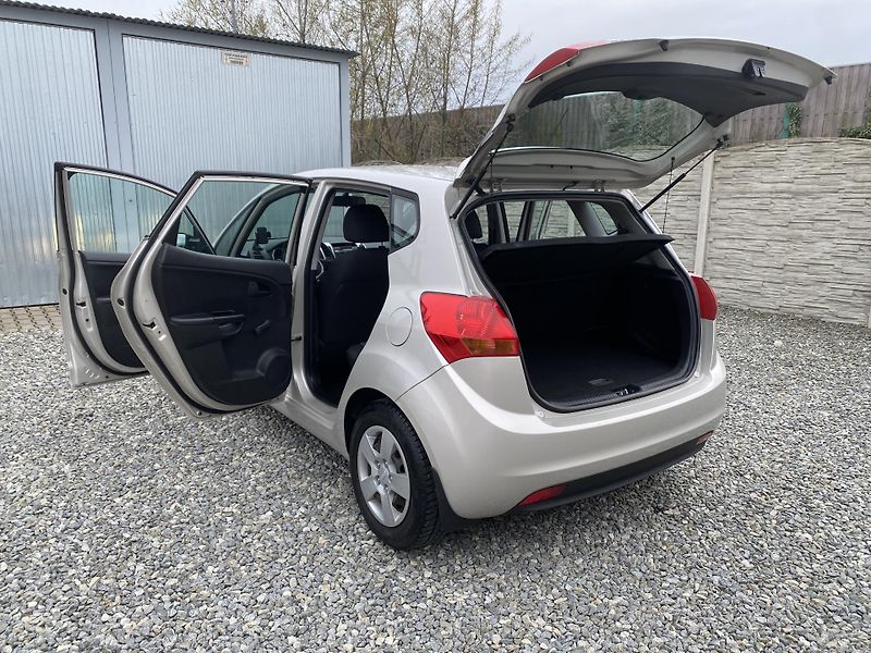 Kia Venga 1.4i 16v 90PS KLIMA SERVIS!!!  - fotka 132 z 144