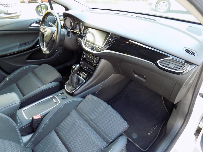 Opel Astra (2019) 1.6 CDTi - fotka 10 z 12