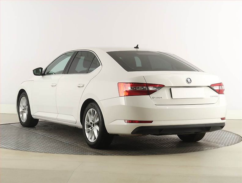 Škoda Superb (2015) Ambition 1.8 TSI, Automat - fotka 4 z 23
