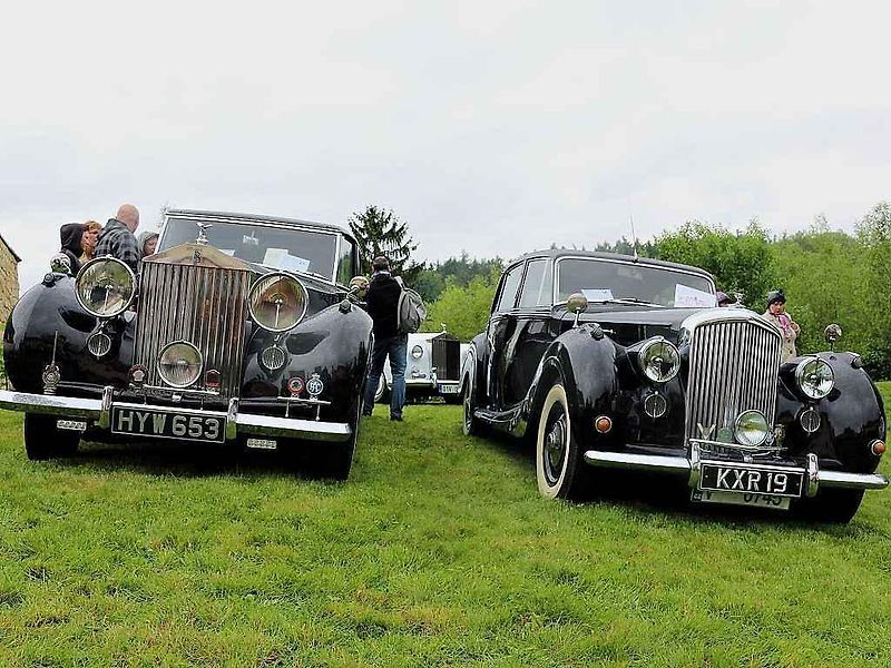Sraz luxusních vozů Rolls-Royce a Bentley.