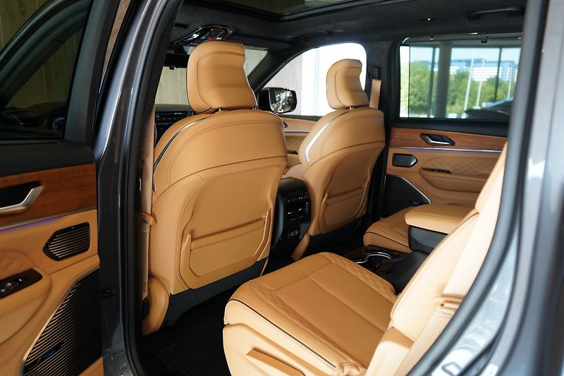 Jeep Grand Cherokee Summit Reserve L - fotka 22 z 71