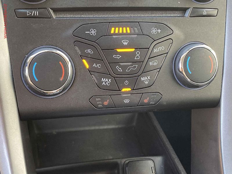 Ford Mondeo (2015) 2.0 TDCi, ČR, LED, park.čidla - fotka 14 z 16