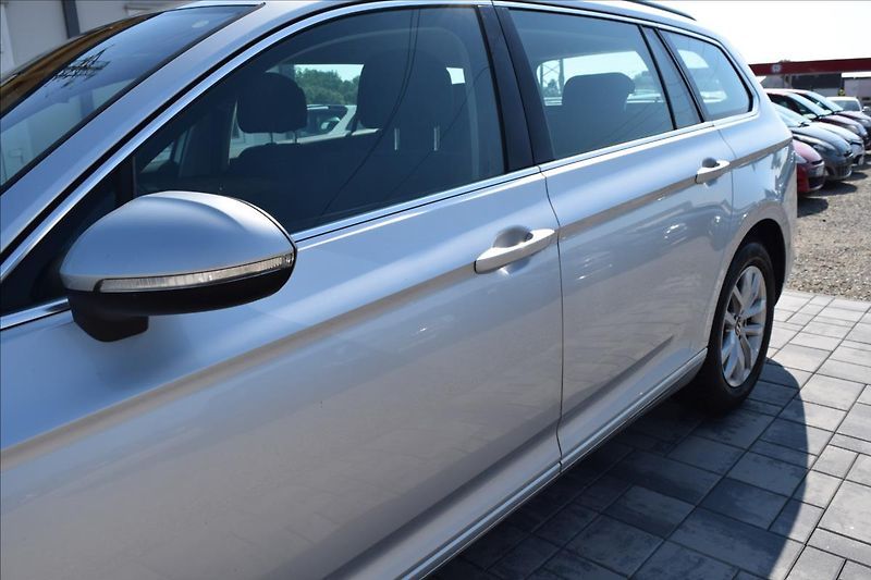 Volkswagen Passat 2,0 TDI 110KW LED MATRIX DSG - fotka 8 z 49