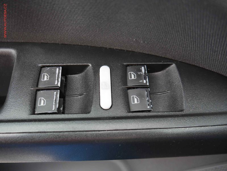 Seat Toledo (2005) 1.6i, ČR, AC, TZ - fotka 12 z 17