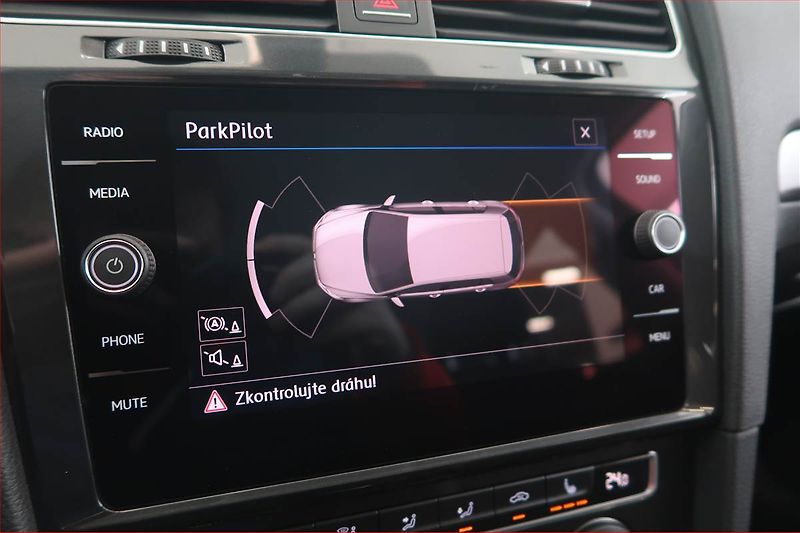 Volkswagen Golf (2017) 1.0 TSI, Serv.kniha, Tempomat - fotka 15 z 18