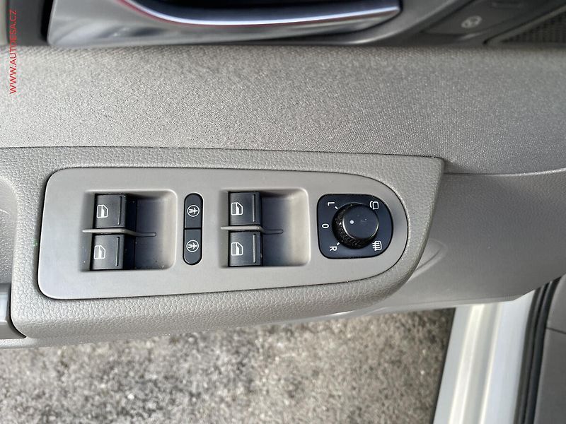 Seat Alhambra (2011) 2.0 TDi 4x4, Style, navi - fotka 17 z 19