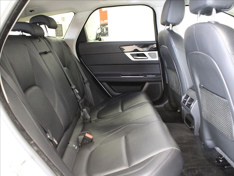 Jaguar XF 2,0 d 132KW Navi, Kůže, Aut, - fotka 13 z 34