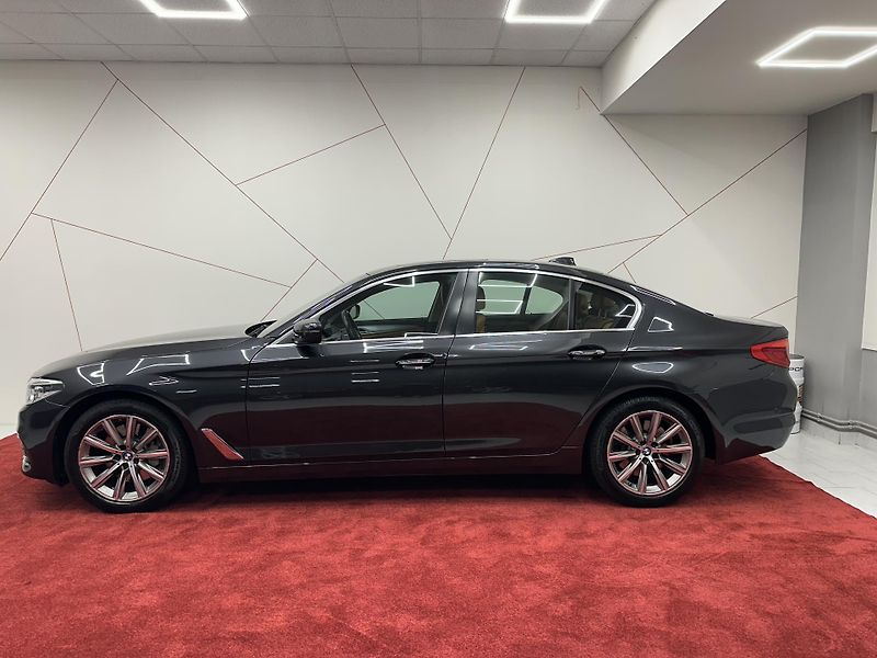 BMW Řada 5 (2018) 530d xDrive*HUD*PANO*KEYLESS - fotka 2 z 20