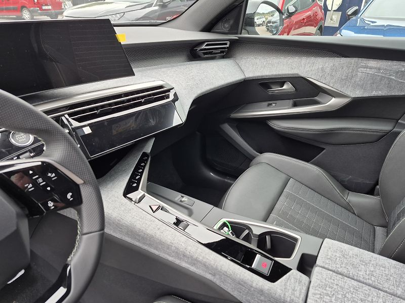 Peugeot 3008 (2026) GT Hybrid 145 e-DCS6  - fotka 19 z 27