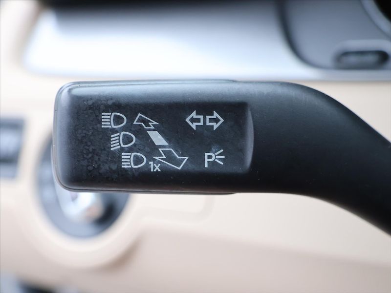 Volkswagen Passat 2,0 TDI 103kW DSG Xenon Navi - fotka 16 z 32