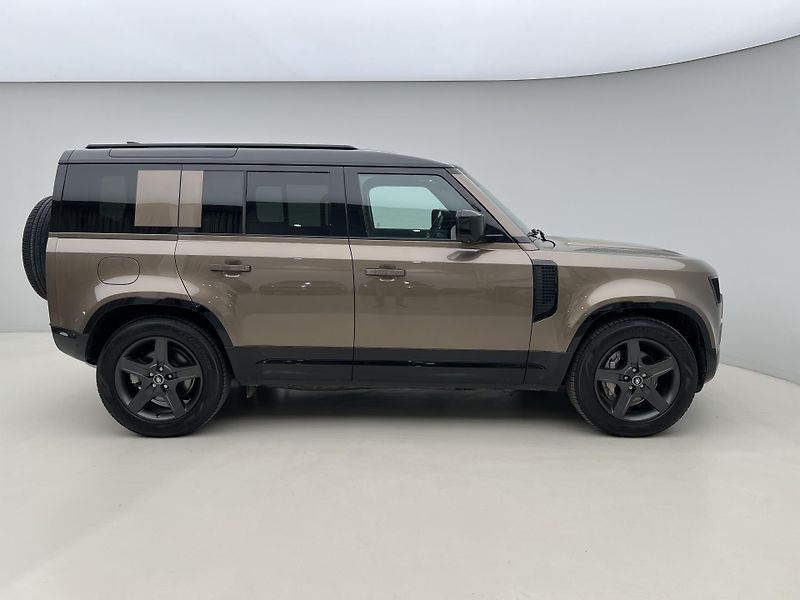 Land Rover Defender D300 AWD X-DYNAMIC SE AUT CZ - fotka 9 z 45