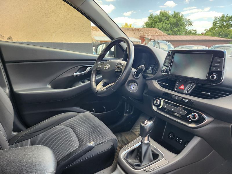 Hyundai i30 1.6-SPOTŘEBA CCA5.5l/100KM - fotka 11 z 12