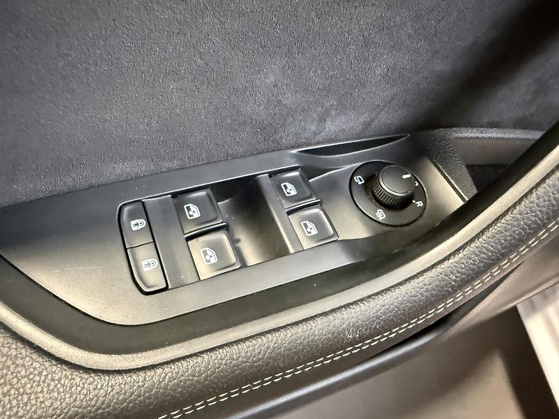 Škoda Superb 2.0 TDI 110kW SportLine Combi - fotka 10 z 14