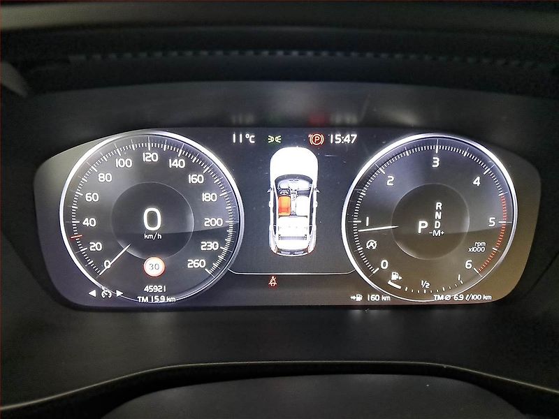 Volvo XC40 (2019) Momentum D3 AWD - fotka 11 z 18