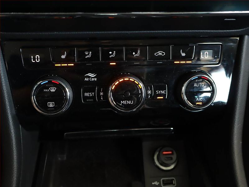 Škoda Superb (2018) 2.0 TDI, Automat, Kůže, Navi - fotka 20 z 25