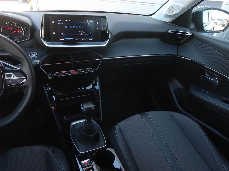 Peugeot 208 (2021) Allure 1.2 PureTech - fotka 8 z 17